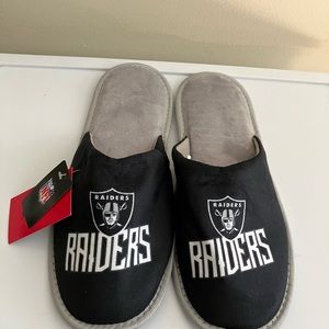 Mens Raiders slippers L (11-12)